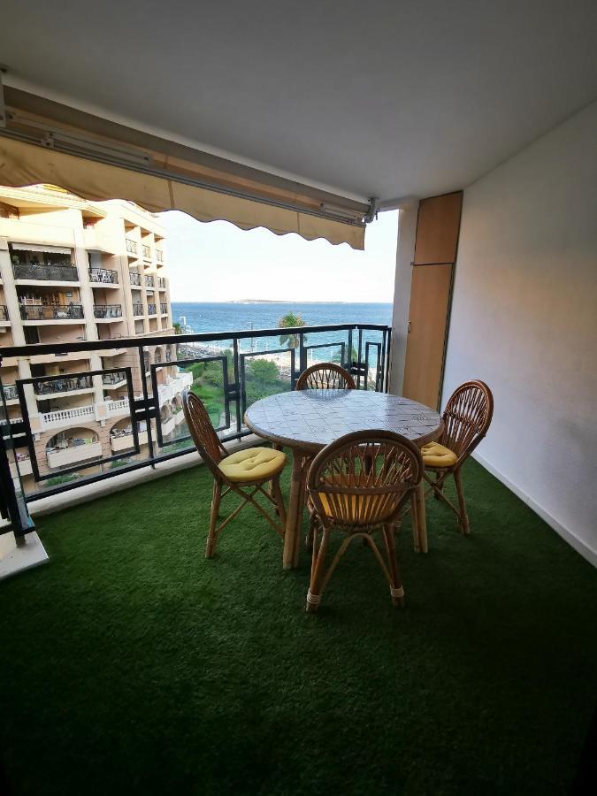 En Bord De Appartamento Cannes